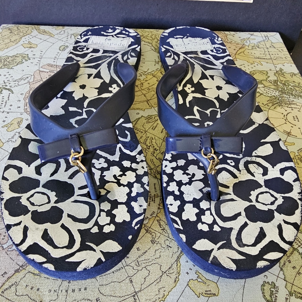 Kate Spade ♠️ floral flip flops, size 9